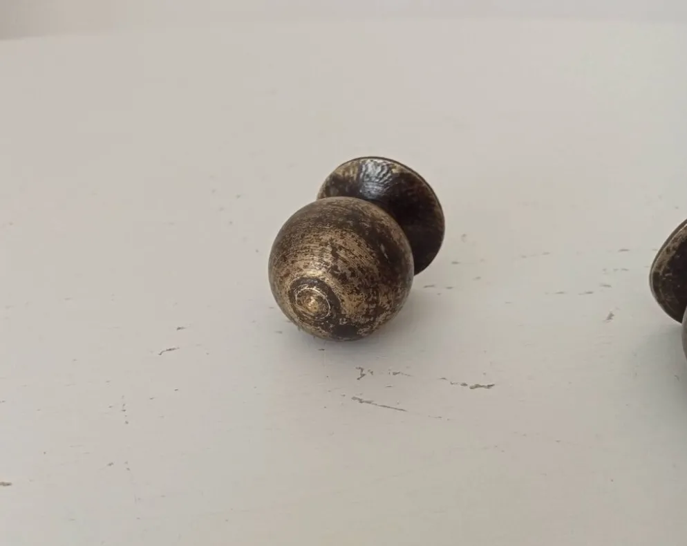 Paire de poignées de meuble anciennes en bronze