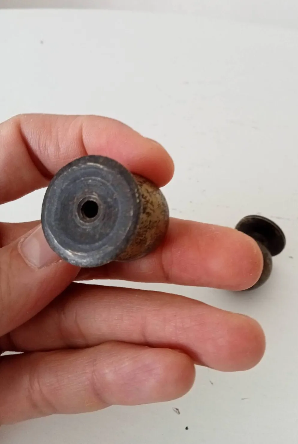 Paire de poignées de meuble anciennes en bronze