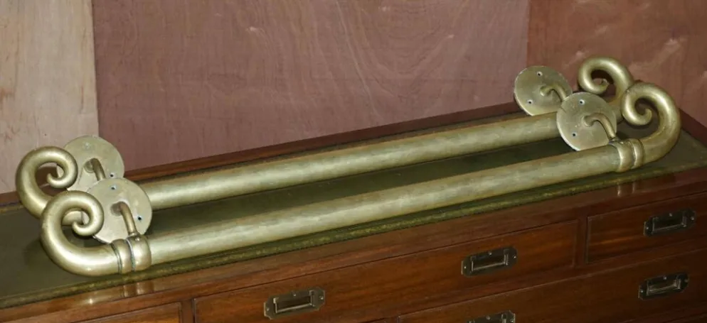 Paire de poignées de porte en laiton victorien antique, très grandes