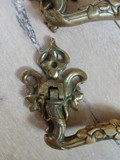 Paire de poignées en bronze L.Pinet