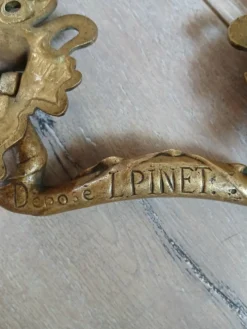 Paire de poignées en bronze L.Pinet