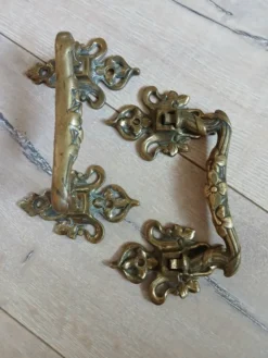 Paire de poignées en bronze L.Pinet