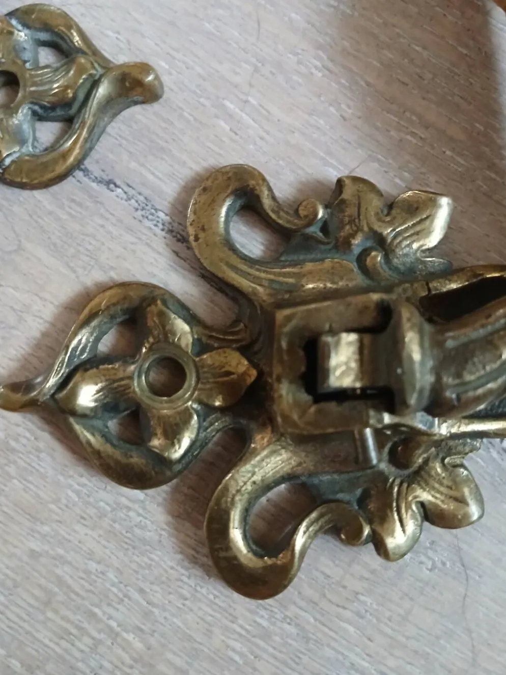 Paire de poignées en bronze L.Pinet