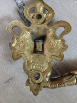Paire de poignées en bronze L.Pinet