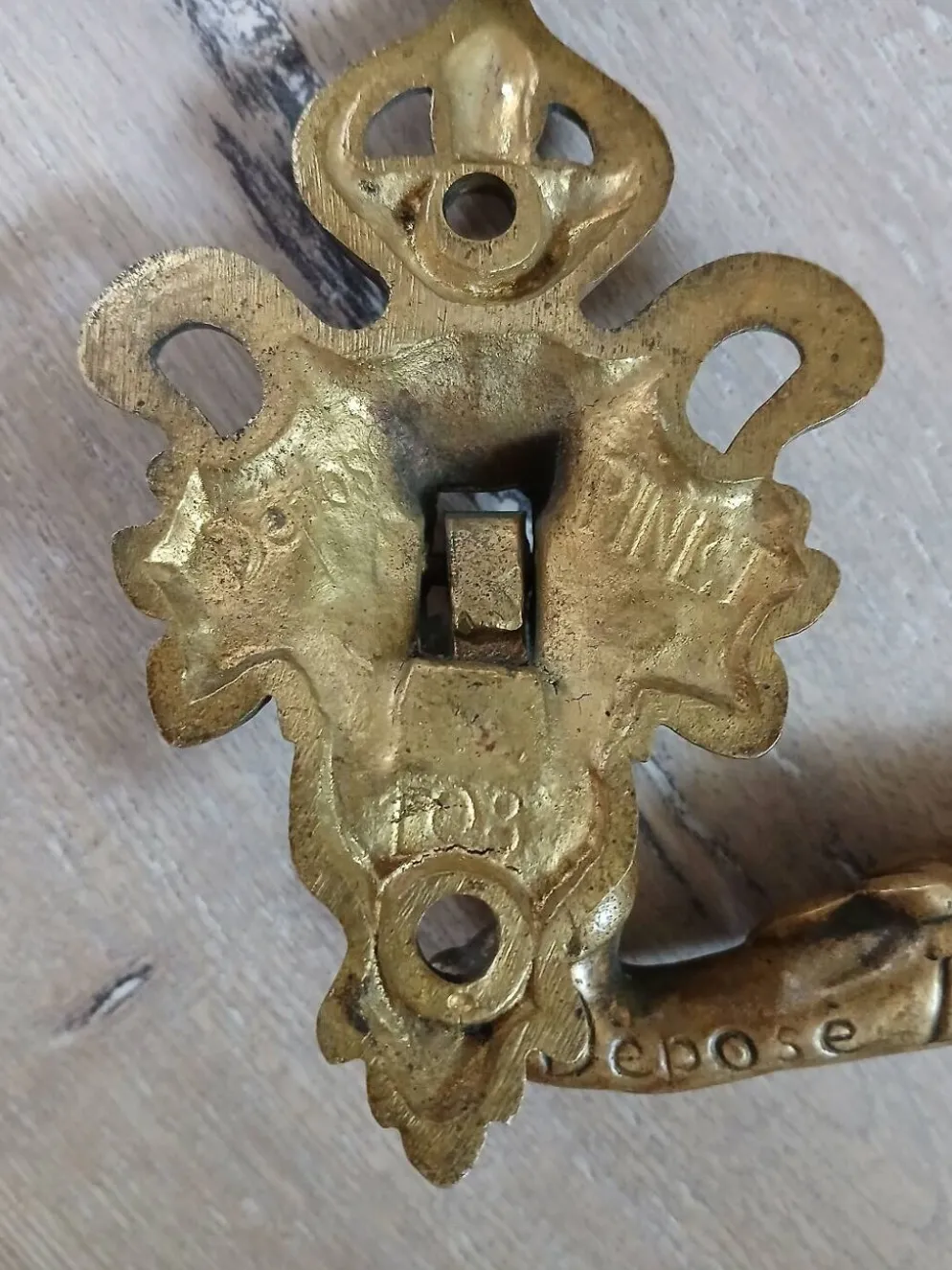 Paire de poignées en bronze L.Pinet