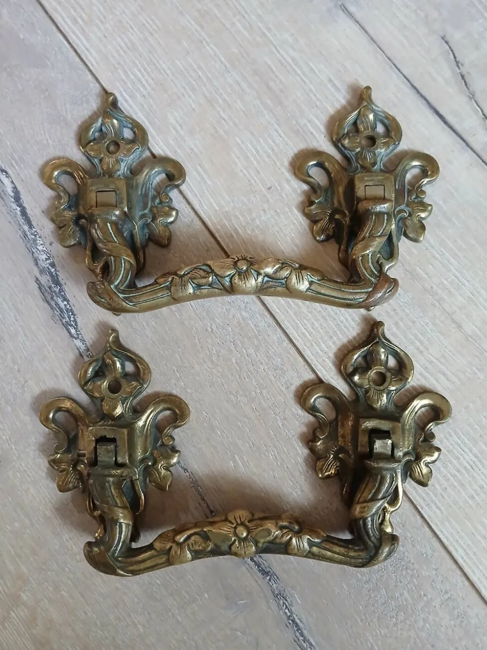 Paire de poignées en bronze L.Pinet