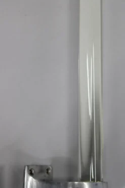 Paire de poignées en verre transparent de style Art déco tchécoslovaque des années 1930 avec supports en métal