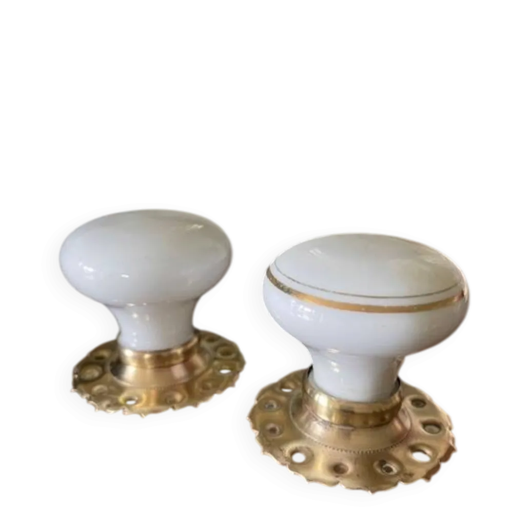paire de poignées rondes en porcelaine et cuivre art déco