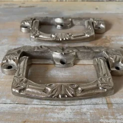 Paire de poignées tombantes métal argenté style art déco
