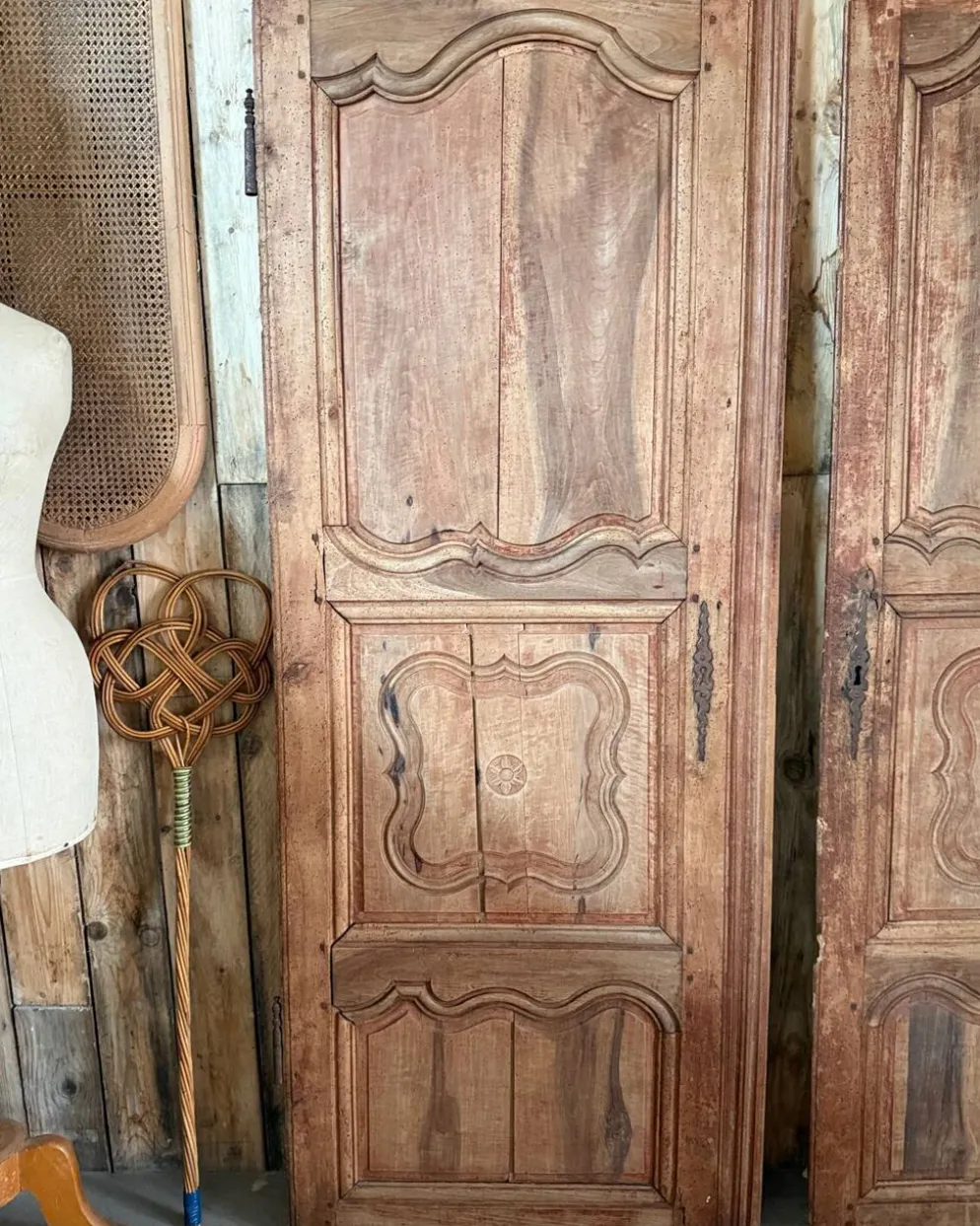 Paire de portes d’armoire anciennes