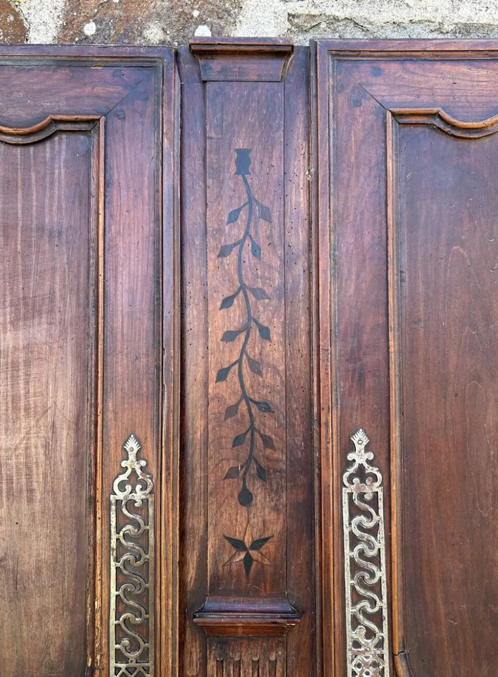 Paire de portes d’armoire Louis XV en chêne – XVIIIe siècle