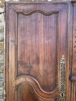 Paire de portes d’armoire Louis XV en chêne – XVIIIe siècle