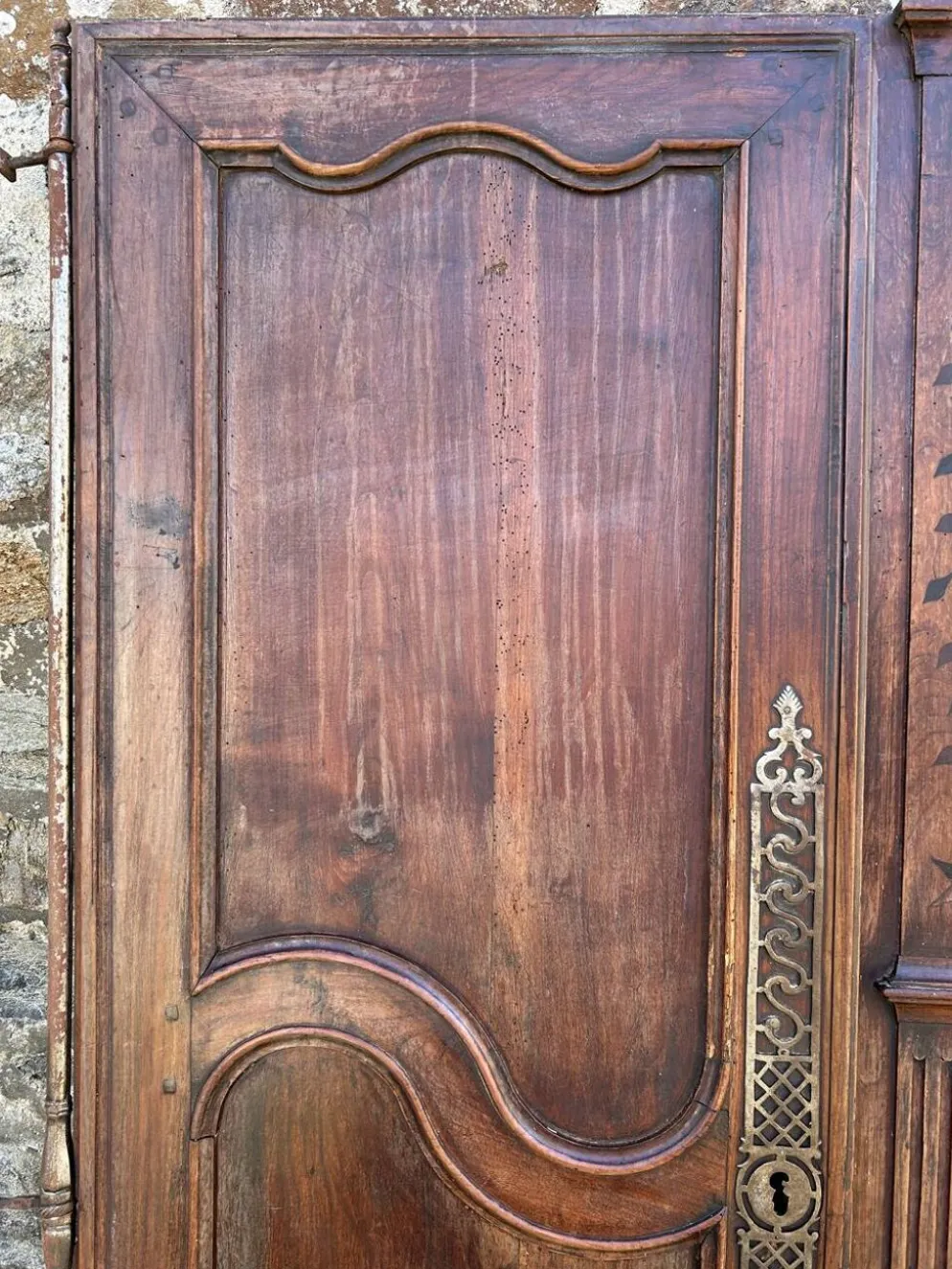Paire de portes d’armoire Louis XV en chêne – XVIIIe siècle