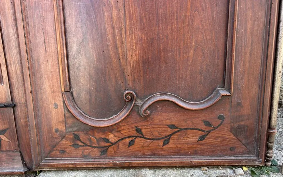 Paire de portes d’armoire Louis XV en chêne – XVIIIe siècle