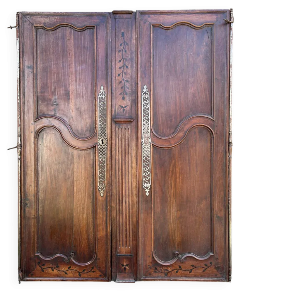 Paire de portes d’armoire Louis XV en chêne – XVIIIe siècle