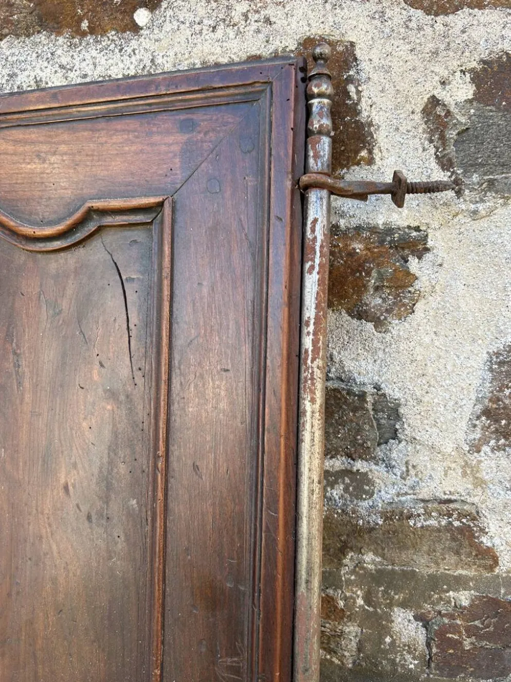 Paire de portes d’armoire Louis XV en chêne – XVIIIe siècle