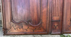 Paire de portes d’armoire Louis XV en chêne – XVIIIe siècle