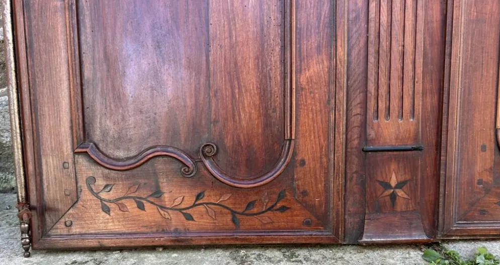 Paire de portes d’armoire Louis XV en chêne – XVIIIe siècle