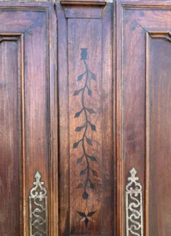 Paire de portes d’armoire Louis XV en chêne – XVIIIe siècle