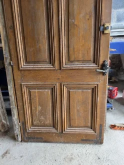 Paire de portes d'entrée en chêne massif, XIXe