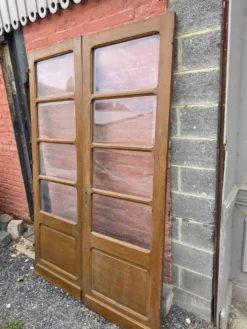 Paire de portes de séparation anciennes, verres biseautés