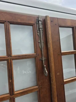 Paire de portes de séparation en chêne petits carreaux XXe