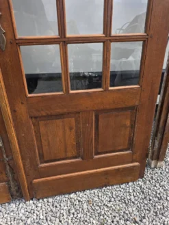 Paire de portes de séparation en chêne petits carreaux XXe