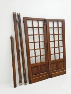 Paire de portes de séparation en chêne petits carreaux XXe