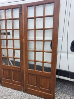 Paire de portes de séparation en chêne petits carreaux XXe