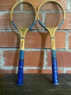 Paire de raquettes de tennis anciennes Majestic en bois, années 50