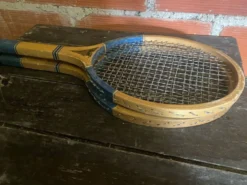 Paire de raquettes de tennis anciennes Majestic en bois, années 50