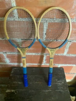 Paire de raquettes de tennis anciennes Majestic en bois, années 50