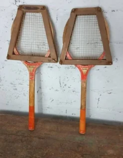 Paire de raquettes de tennis ancienne Majestic avec presse