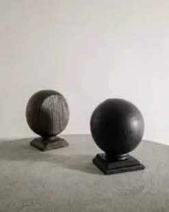 Paire de sculptures rondes vintage en bois noir et marron