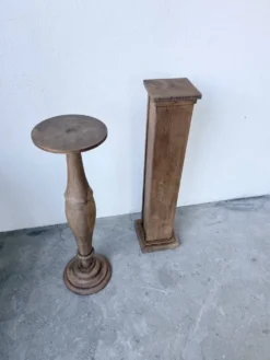 Paire de sellettes colonnes en bois 1950