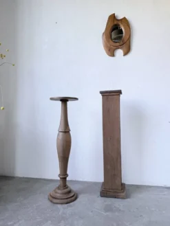 Paire de sellettes colonnes en bois 1950