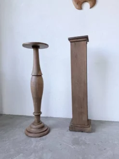 Paire de sellettes colonnes en bois 1950