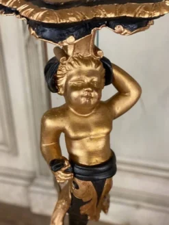Paire de sellettes en bois sculpté, patine noire et dorée vers 1900