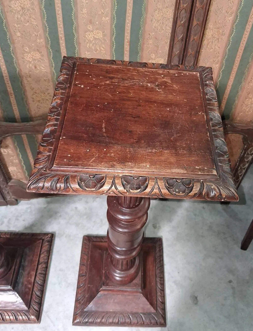 Paire de sellettes style Renaissance en noyer - époque XIXeme