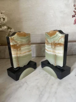 Paire de serre-livres Art déco onyx et marbre