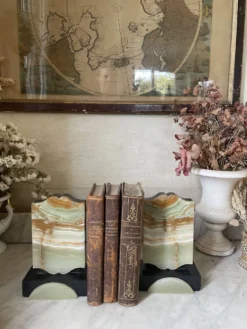 Paire de serre-livres Art déco onyx et marbre