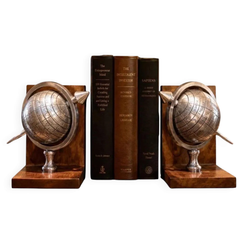 Paire de serre-livres Atlas Globe du 20ème siècle en métal et bois, supports décoratifs pour livres.