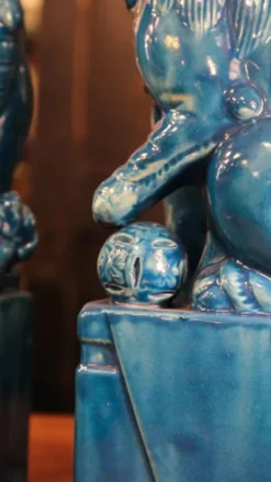 Paire de serre-livres chiens Foo en céramique émaillée turquoise, Manises
