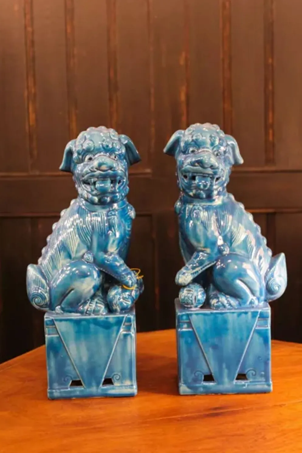 Paire de serre-livres chiens Foo en céramique émaillée turquoise, Manises
