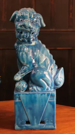 Paire de serre-livres chiens Foo en céramique émaillée turquoise, Manises
