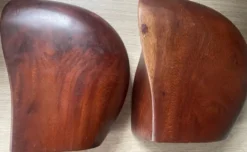 Paire de serre-livres en bois exotique vintage