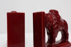 Paire de serre-livres en céramique émaillée rouge en forme de bœuf Bison de style Art Déco, Belgique