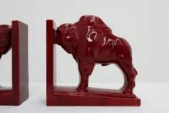 Paire de serre-livres en céramique émaillée rouge en forme de bœuf Bison de style Art Déco, Belgique