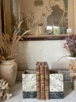 Paire de serre-livres en marbre Art déco
