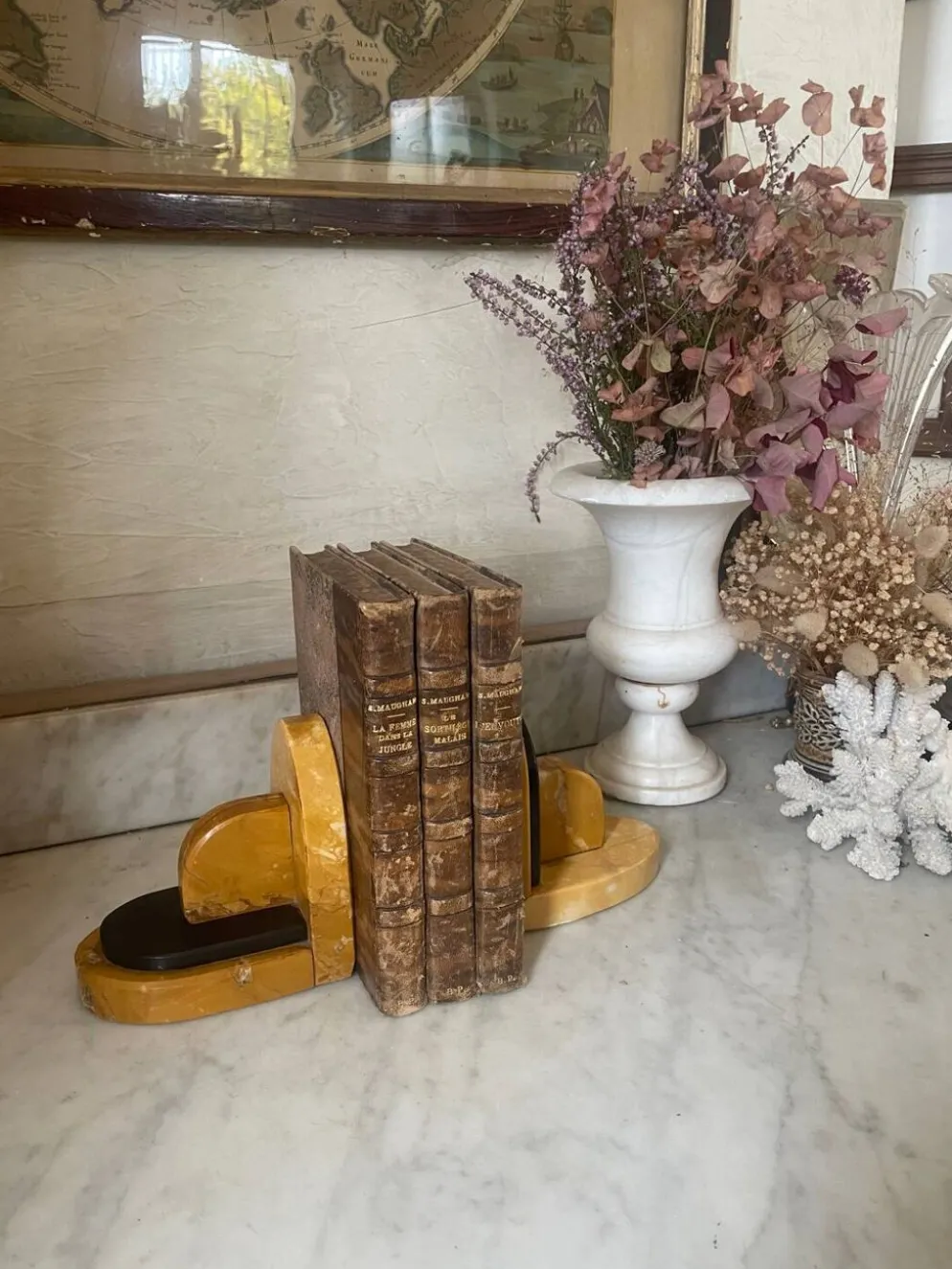 Paire de serre-livres en marbre Art déco